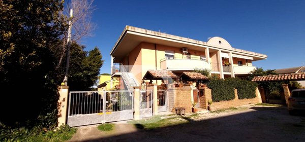 casa indipendente in vendita a Loreto Aprutino