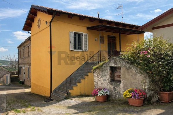 casa indipendente in vendita a Loreto Aprutino in zona Pallante