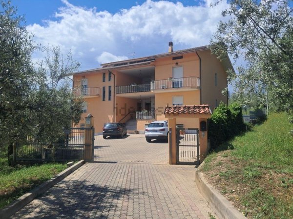 appartamento in vendita a Loreto Aprutino in zona Collefreddo