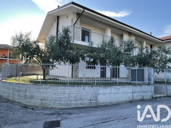 casa indipendente in vendita a Loreto Aprutino in zona Valle Stella