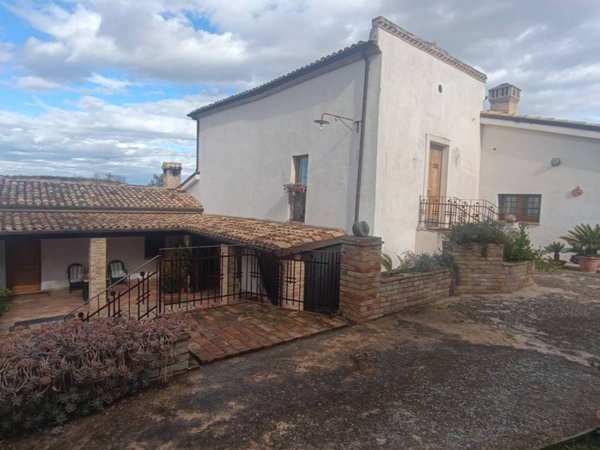 casale in vendita a Loreto Aprutino in zona Fornace