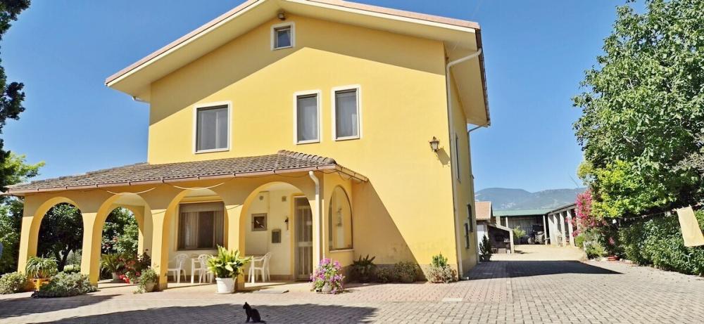 casa indipendente in vendita a Loreto Aprutino