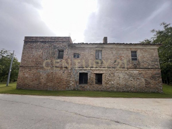 casa indipendente in vendita a Loreto Aprutino in zona Scannella Inferiore