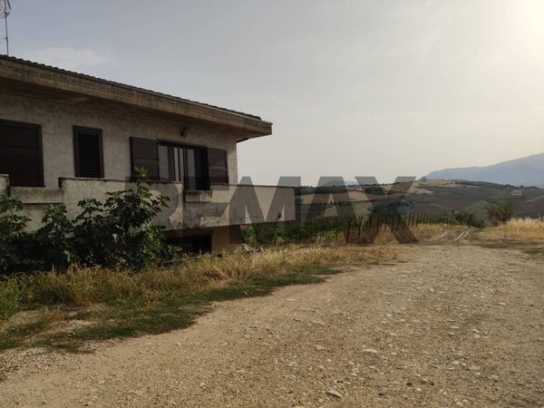 appartamento in vendita a Loreto Aprutino in zona Cordano