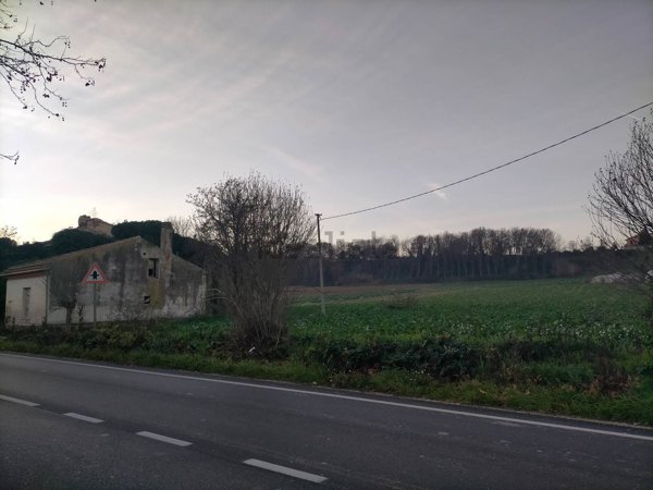 terreno edificabile in vendita a Loreto Aprutino in zona Remartello