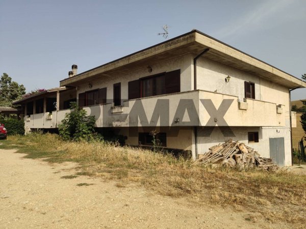 casa indipendente in vendita a Loreto Aprutino in zona Cordano
