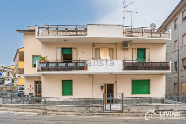 appartamento in vendita a Loreto Aprutino in zona Santa Maria in Piano