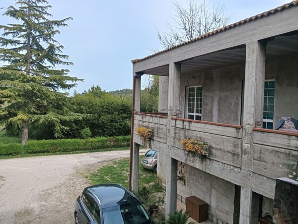 casa indipendente in vendita a Loreto Aprutino in zona Muretto