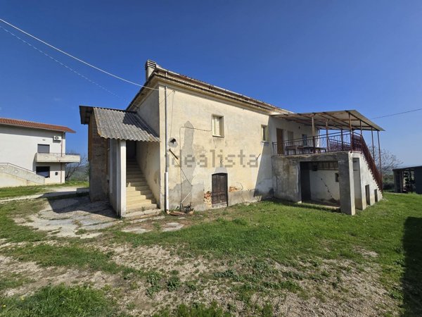 casa indipendente in vendita a Loreto Aprutino in zona Pallante