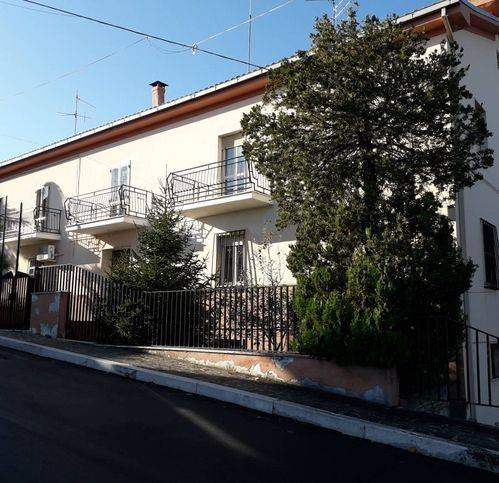 casa indipendente in vendita a Manoppello