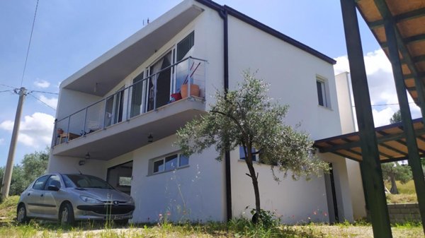 casa indipendente in vendita a Manoppello