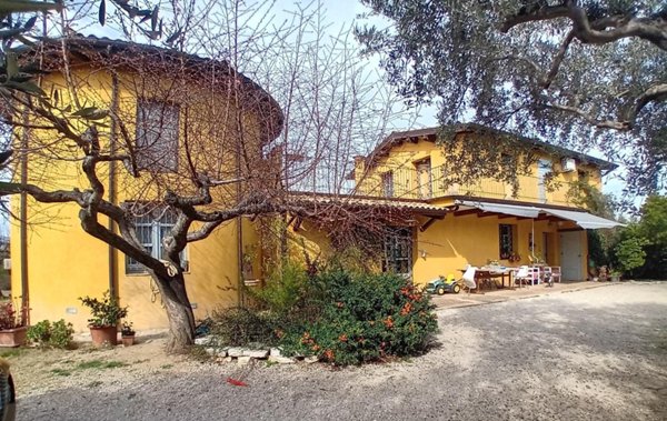 casa indipendente in vendita a Manoppello