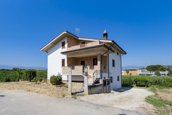 casa indipendente in vendita a Manoppello