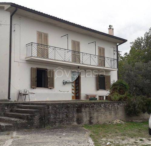 casa indipendente in vendita a Manoppello