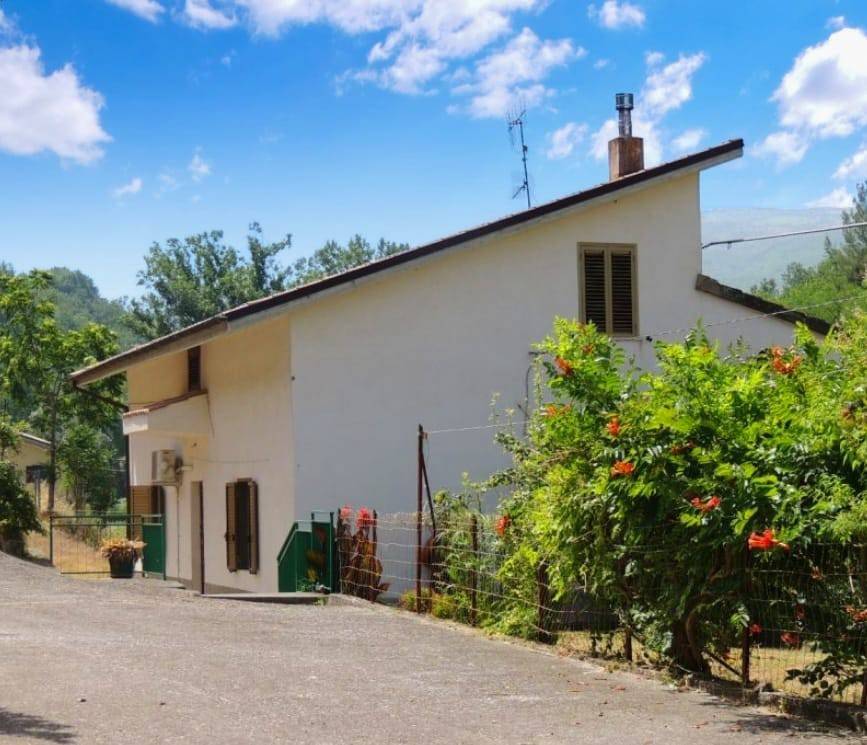 casa indipendente in vendita a Manoppello