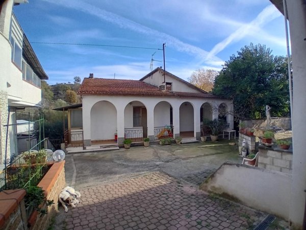 casa indipendente in vendita a Manoppello