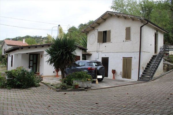 casa indipendente in vendita a Manoppello
