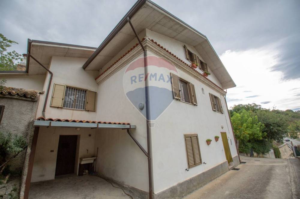 casa indipendente in vendita a Manoppello