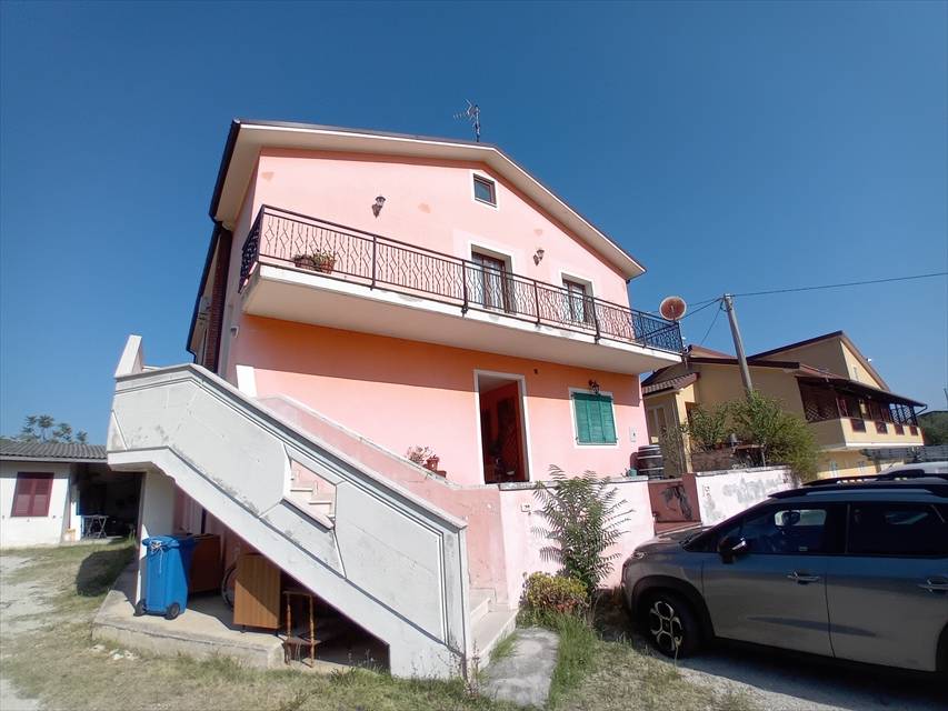 casa indipendente in vendita a Manoppello