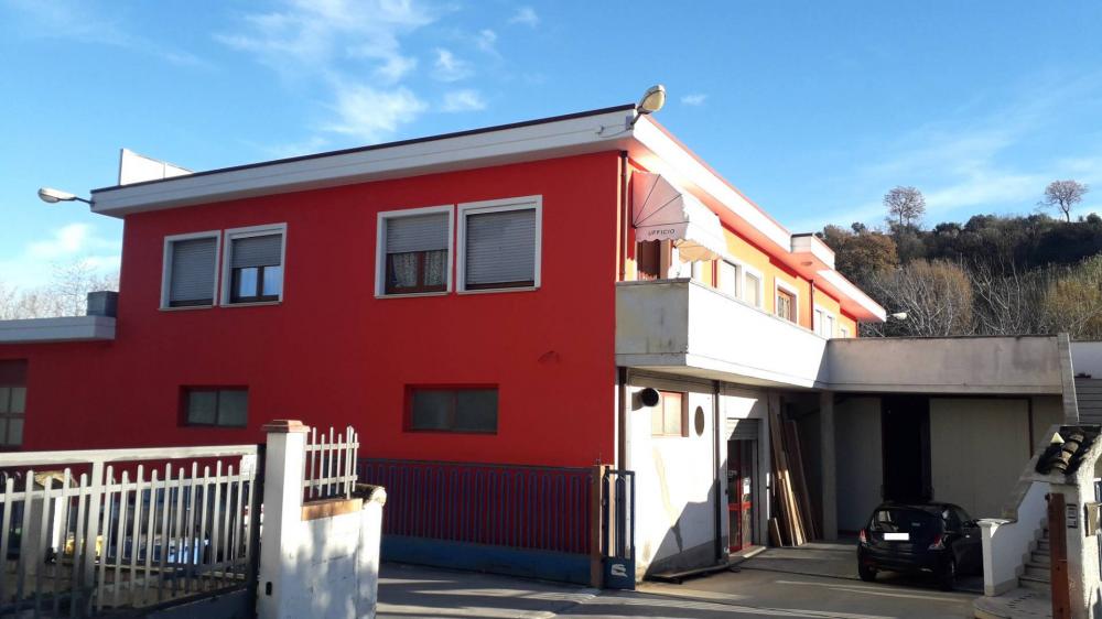 locale di sgombero in vendita a Manoppello in zona Manoppello Scalo