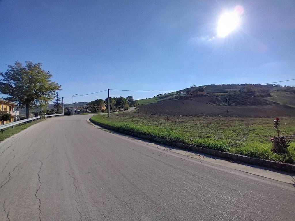 terreno agricolo in vendita a Manoppello in zona Ripacorbaria