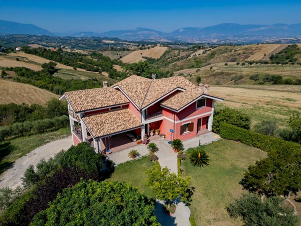 casa indipendente in vendita a Manoppello