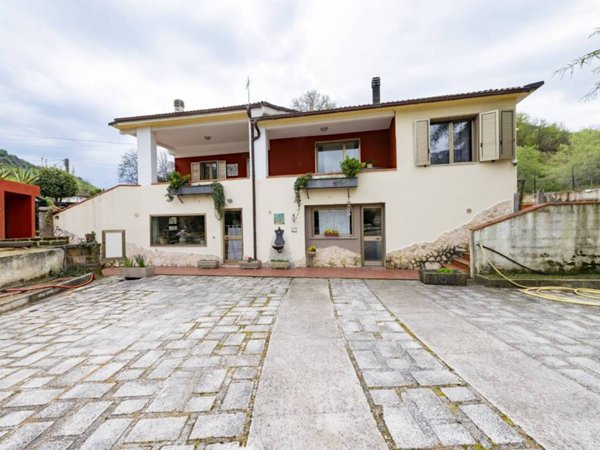 casa indipendente in vendita a Manoppello
