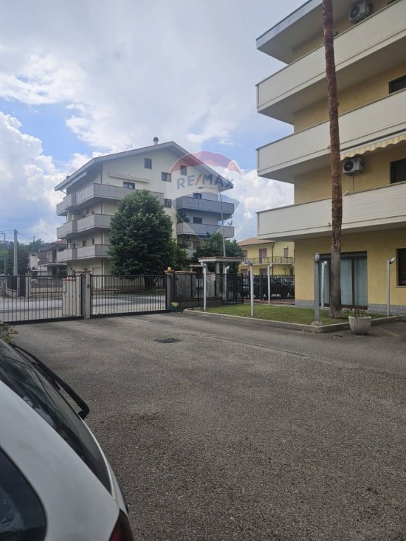 locale commerciale in vendita a Manoppello in zona Manoppello Scalo