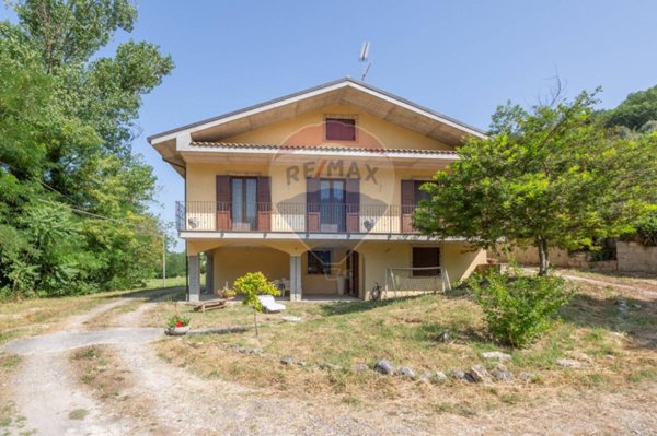 casa indipendente in vendita a Manoppello