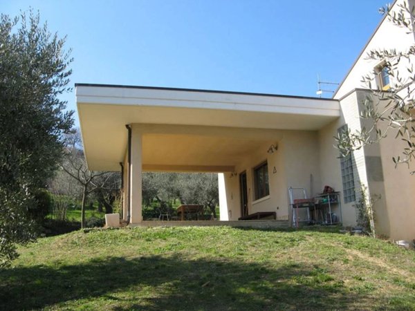 casa indipendente in vendita a Manoppello