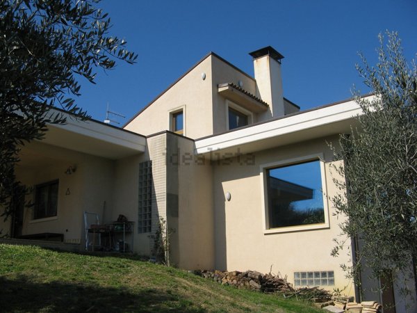casa indipendente in vendita a Manoppello