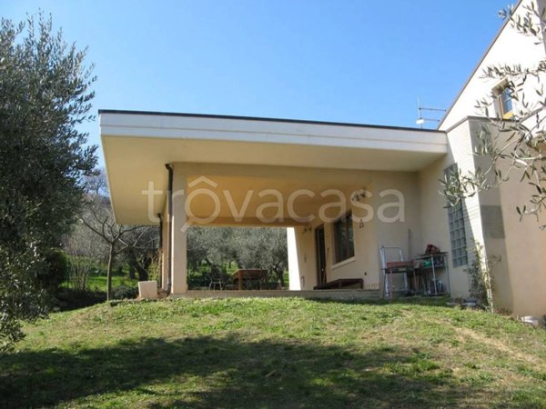 casa indipendente in vendita a Manoppello