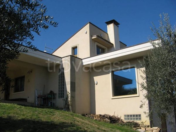 casa indipendente in vendita a Manoppello