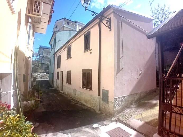 casa indipendente in vendita a Manoppello