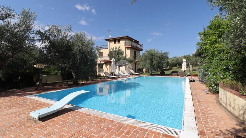 casa indipendente in vendita a Manoppello