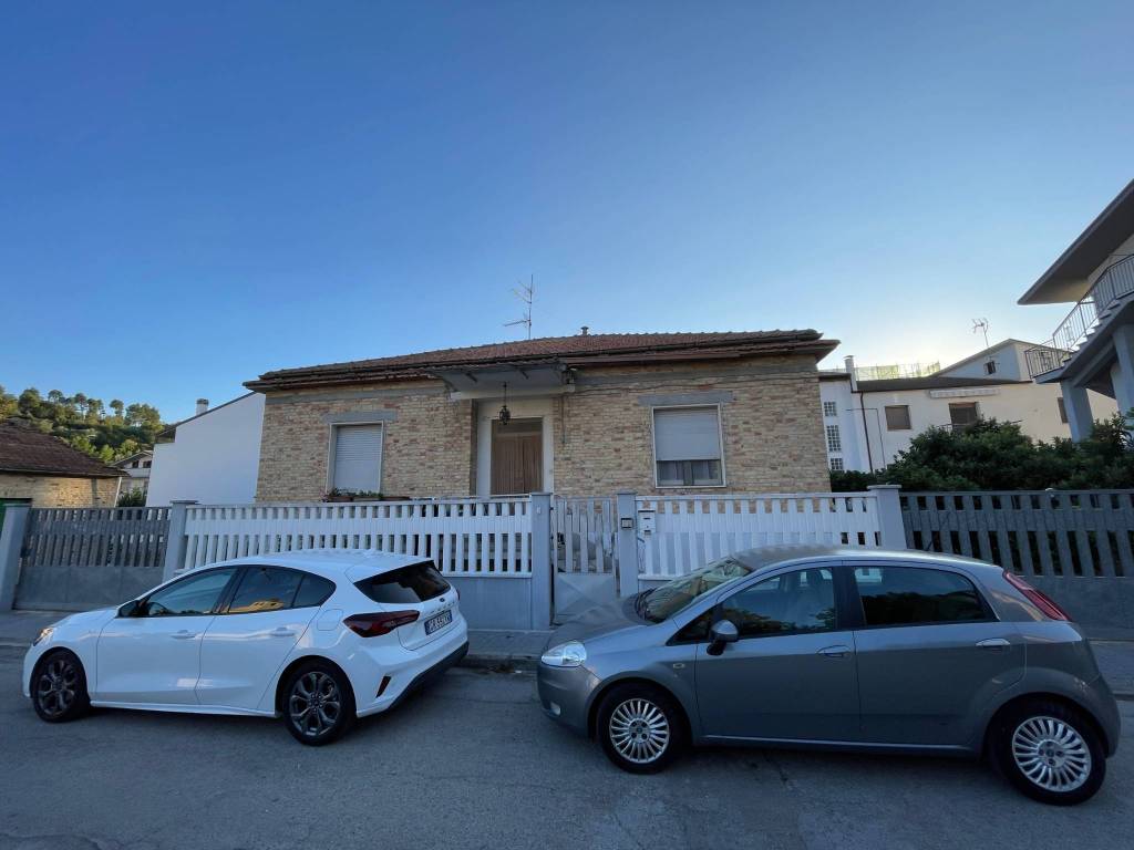 casa indipendente in vendita a Manoppello in zona Manoppello Scalo