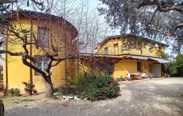 casa indipendente in vendita a Manoppello