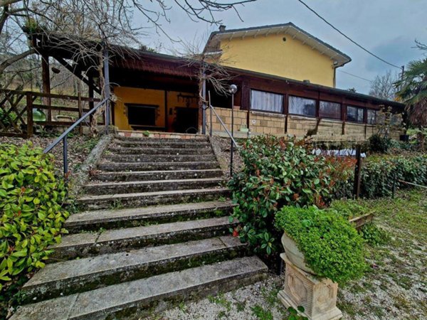casa indipendente in vendita a Manoppello