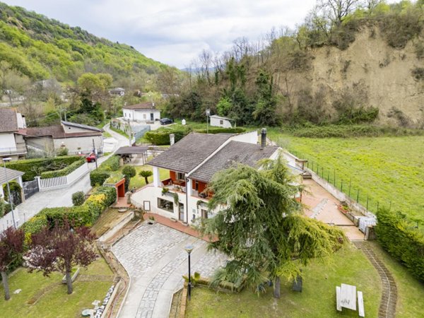 casa indipendente in vendita a Manoppello