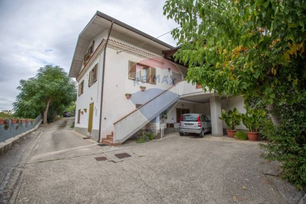 casa indipendente in vendita a Manoppello