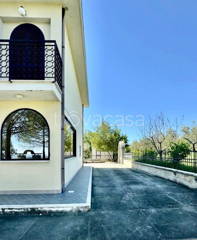 casa indipendente in vendita a Manoppello