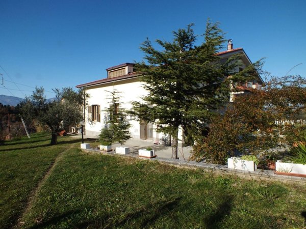 casa indipendente in vendita a Manoppello
