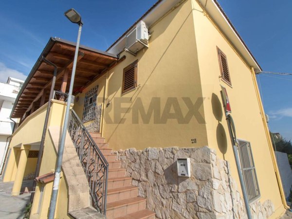 casa indipendente in vendita a Manoppello in zona Manoppello Scalo