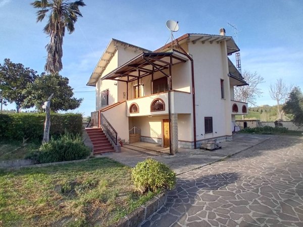casa indipendente in vendita a Manoppello
