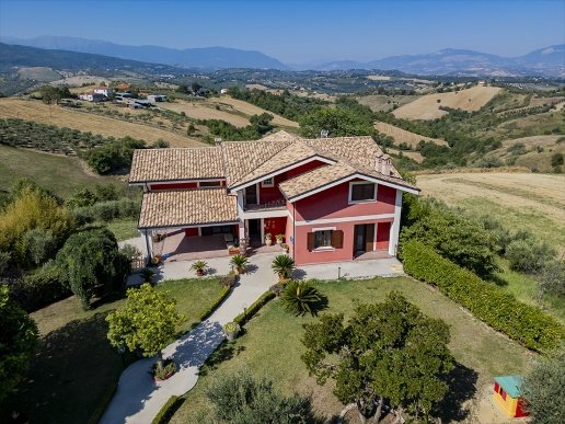 casa indipendente in vendita a Manoppello