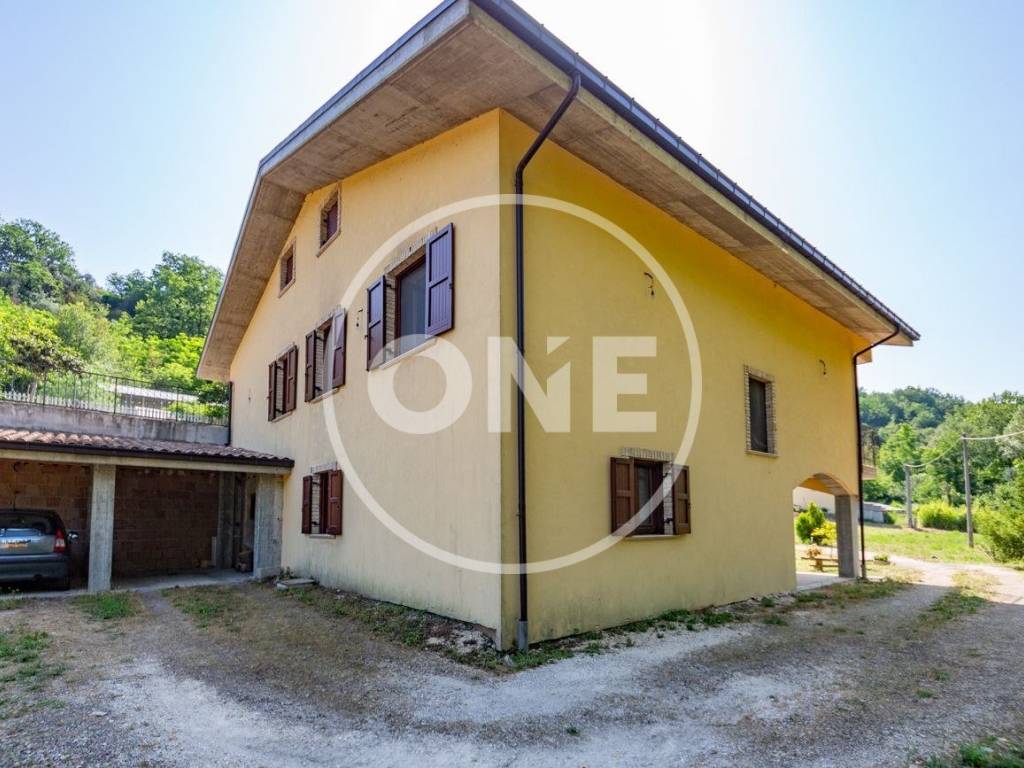 casa indipendente in vendita a Manoppello