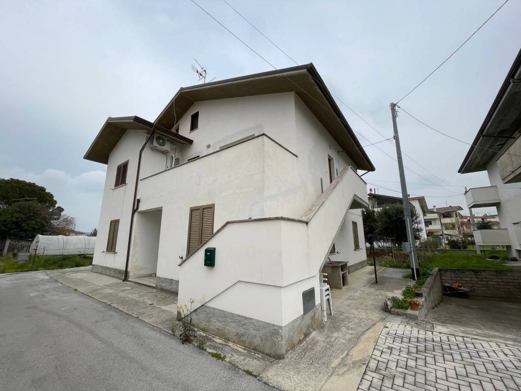 casa indipendente in vendita a Manoppello in zona Manoppello Scalo