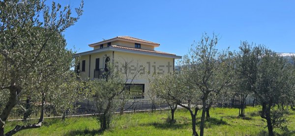 casa indipendente in vendita a Manoppello in zona Santa Maria Arabona