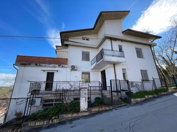 casa indipendente in vendita a Manoppello