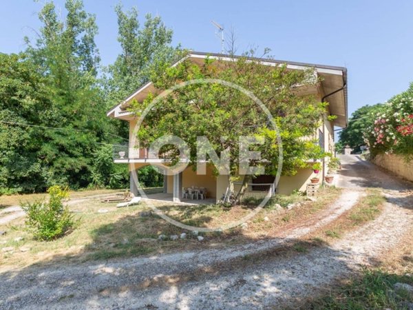 casa indipendente in vendita a Manoppello